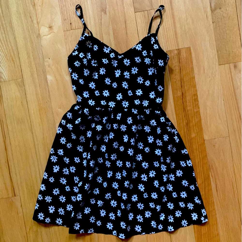 Cute little Sundress black w/ white flowers